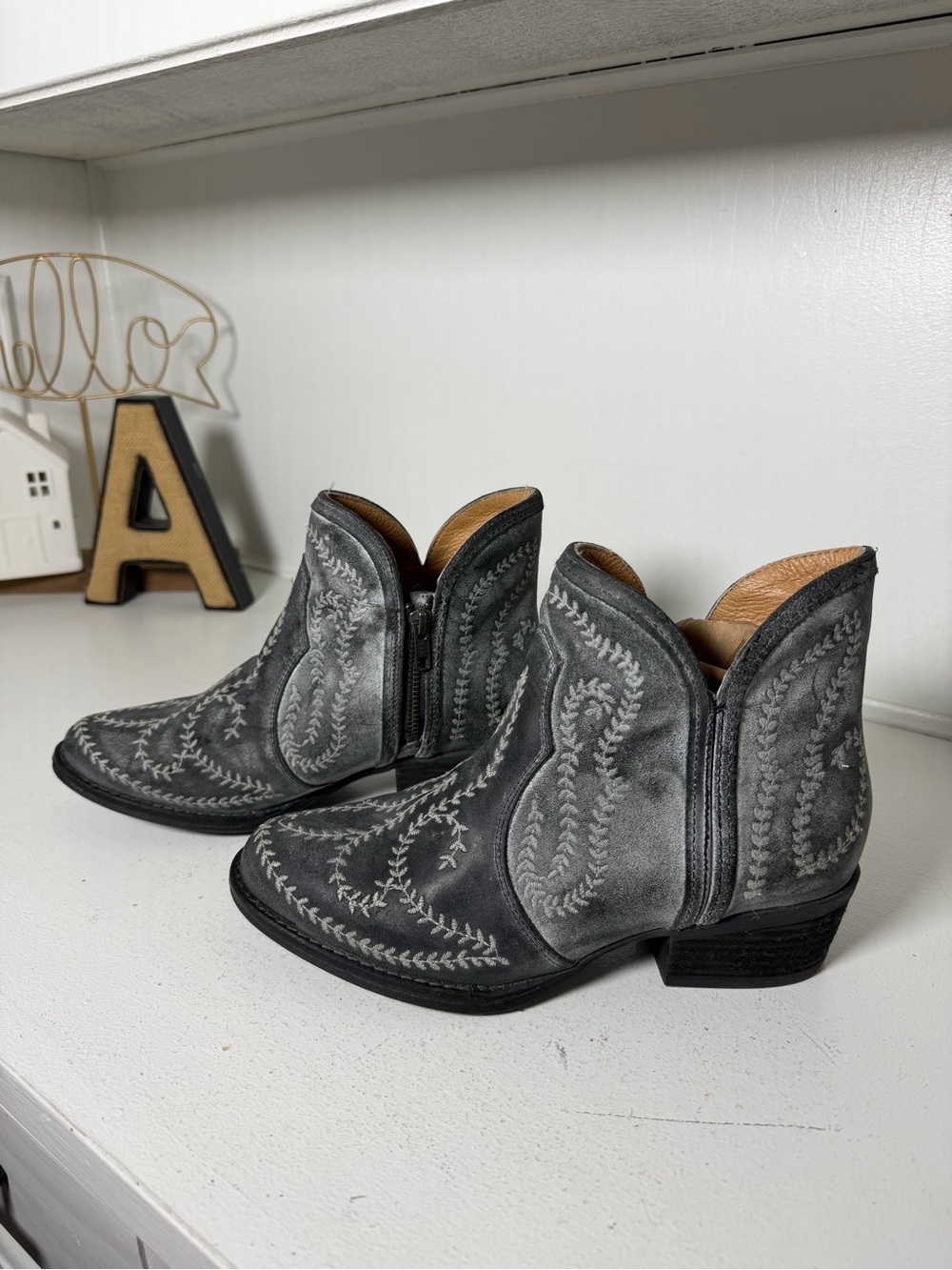 Shyanne Women's 9M Gray Suede Western Ankle Boots Embroidered Cowboy Booties